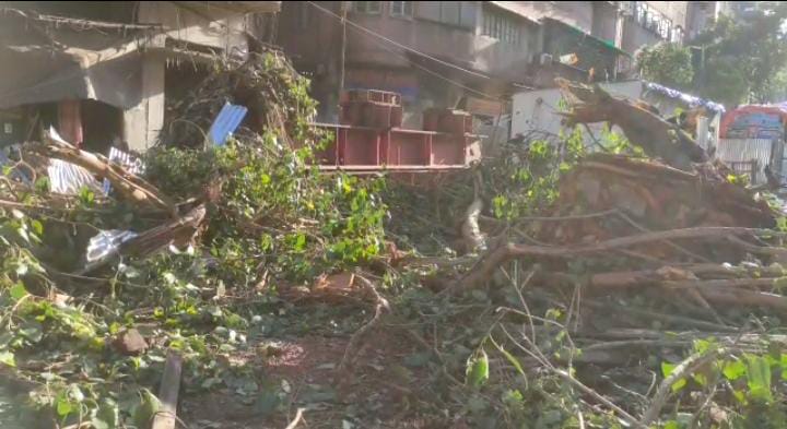 পোস্তায় হুড়মুড়িয়ে ভেঙে পড়ল পুরোনো বাড়ির একাংশ, আহত ১