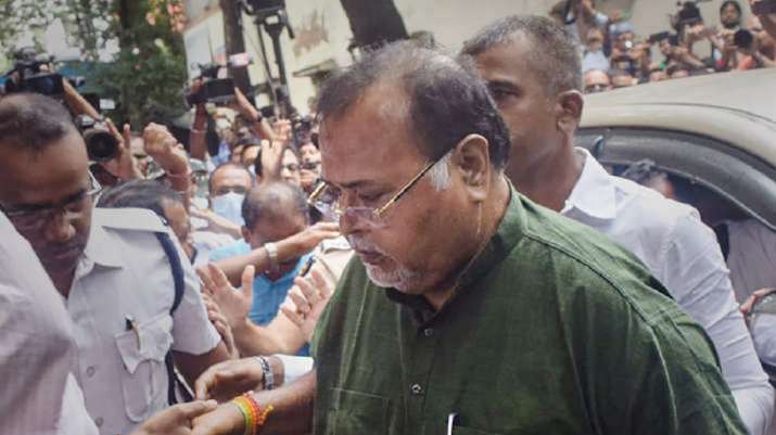 ‘ সঙ্গী’ বই-সংবাদপত্র পড়েই জেলে দিন কাটছে ‘নিঃসঙ্গ’ পার্থর