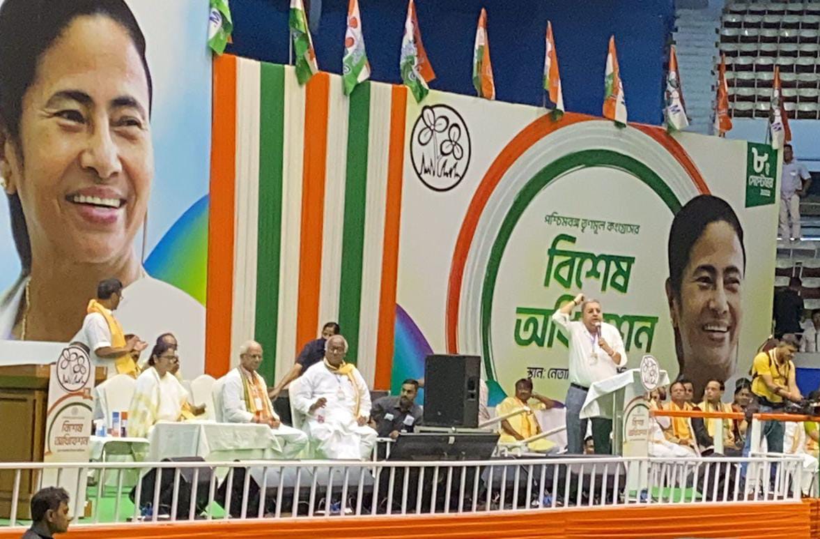 “দিদির নির্দেশে শান্ত আছি। ন‌ইলে হাত গুঁড়িয়ে দেওয়ার ক্ষমতা রাখি।” নেতাজি ইনডোরে বললেন কল্যান বন্দ্যোপাধ্যায়