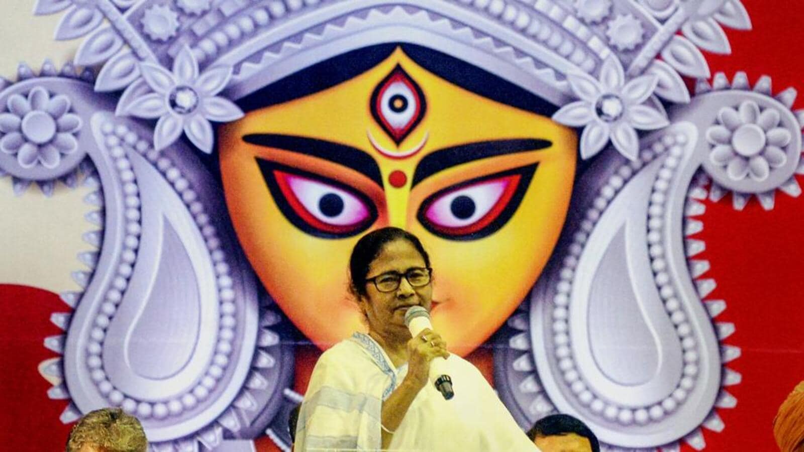 জেলার পুজো উদ্বোধনে মুখ্যমন্ত্রী। মহালয়ার দিন কলকাতা থেকেই ভার্চুয়ালি হবে পুজো উদ্বোধন।