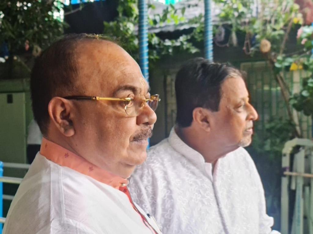 ভাইফোঁটার দিন ফের দিদির বাড়ি শোভন-মুকুল।