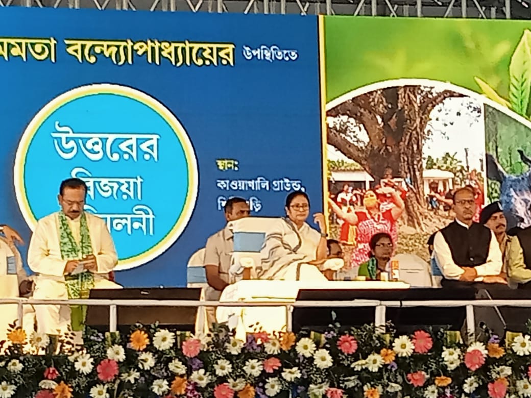 নজরে পঞ্চায়েত নির্বাচন! উত্তরের বিজয়া সম্মিলনীতে তিরিশ হাজারি উপস্থিতিতে নজিরবিহীন জমায়েত।