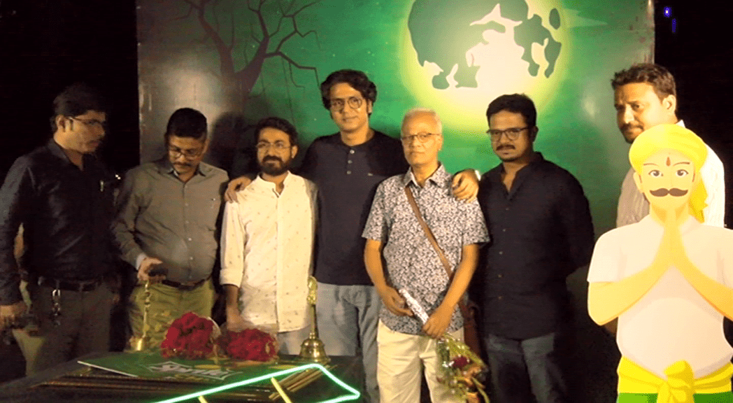 বাংলায় প্রথমবার ওপেন এয়ার থিয়েটারের আয়োজন করা হল। স্ক্রিনিং হল বাংলা ছবি  বল্লভপুরের রূপকথা।