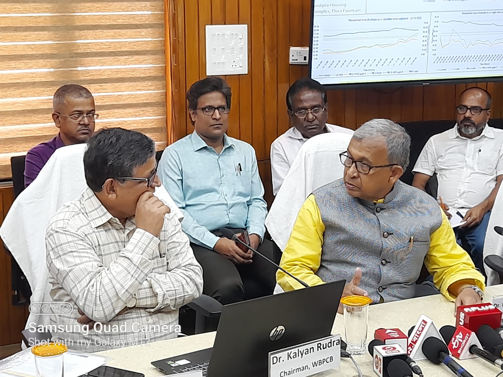 পরিবেশকে সুন্দর করতে এবং দূষণ রোধ করতে বেশ কিছু পদক্ষেপের ঘোষণা করলেন পরিবেশ মন্ত্রী মানস ভুঁইয়া।