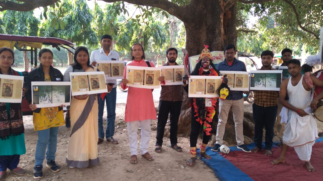 বোলপুর শান্তিনিকেতনে বই প্রকাশনী অনুষ্ঠানে স্বয়ং উপস্থিত ছিলেন কালী।