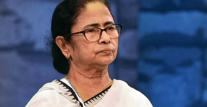 মুখ্যমন্ত্রীকে দেখেই ‘জয় শ্রী রাম’ স্লোগান। প্রধানমন্ত্রীর অনুষ্ঠানে লাগলো রাজনীতির ছোঁয়া