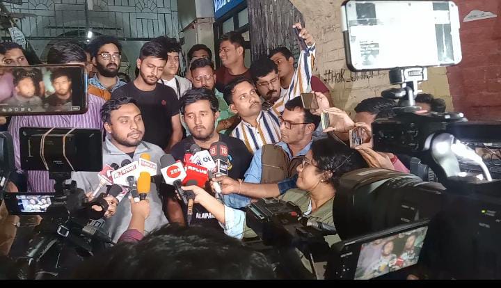 নিজেদের অবস্থানে অনড়, বৃহস্পতিবার থেকে আমরণ অনশনের পথে কলকাতা মেডিক্যালের পড়ুয়ারা