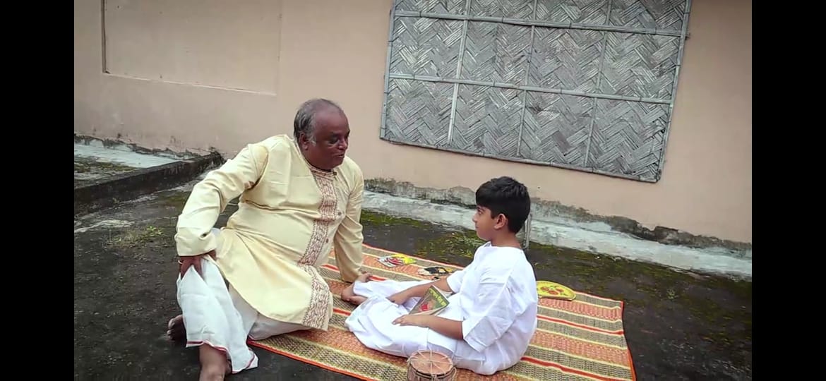 নাটকের মাধ্যমে ছোটোদের বইমুখী করার অভিনব উদ্যোগ।
