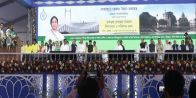 সামনেই পঞ্চায়েত নির্বাচন। একযোগে পনেরো জেলার ৯১১ টি প্রকল্পের উদ্বোধন ও শিলান্যাস করলেন মুখ্যমন্ত্রী।