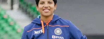 Richa Ghosh; অভিষেক টেস্টে অর্ধশতরান করলেন শিলিগুড়ি কন্যা রিচা ঘোষ