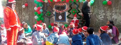 Christmas Scenes : ক্রিসমাসের আগে ক্রিসমাস মার্কেট নিয়ে হাজির পথশিশুরা