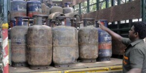 LPG Gas Price Hike :  লোকসভা নির্বাচনের আগে গ্যাসের দাম বৃদ্ধি