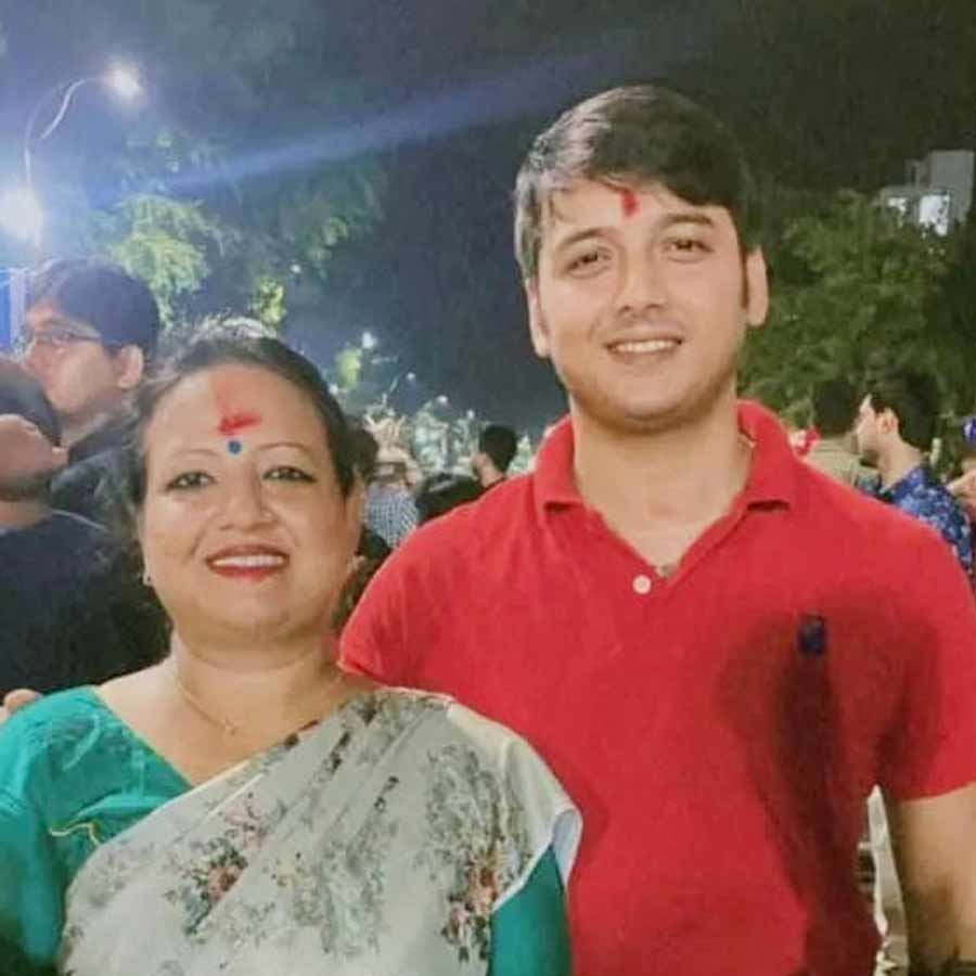 বিজেপি নেতা দিলীপ ঘোষের স্ত্রী রিংকু মজুমদারের একমাত্র ছেলে সৃঞ্জয় ওরফে প্রীতমের রহস্যমৃত্যু।