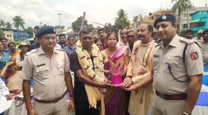 এভারেস্ট জয়ী লক্ষী ফিরলেন জেলায়। উৎসবের আমেজ তমলুকে
