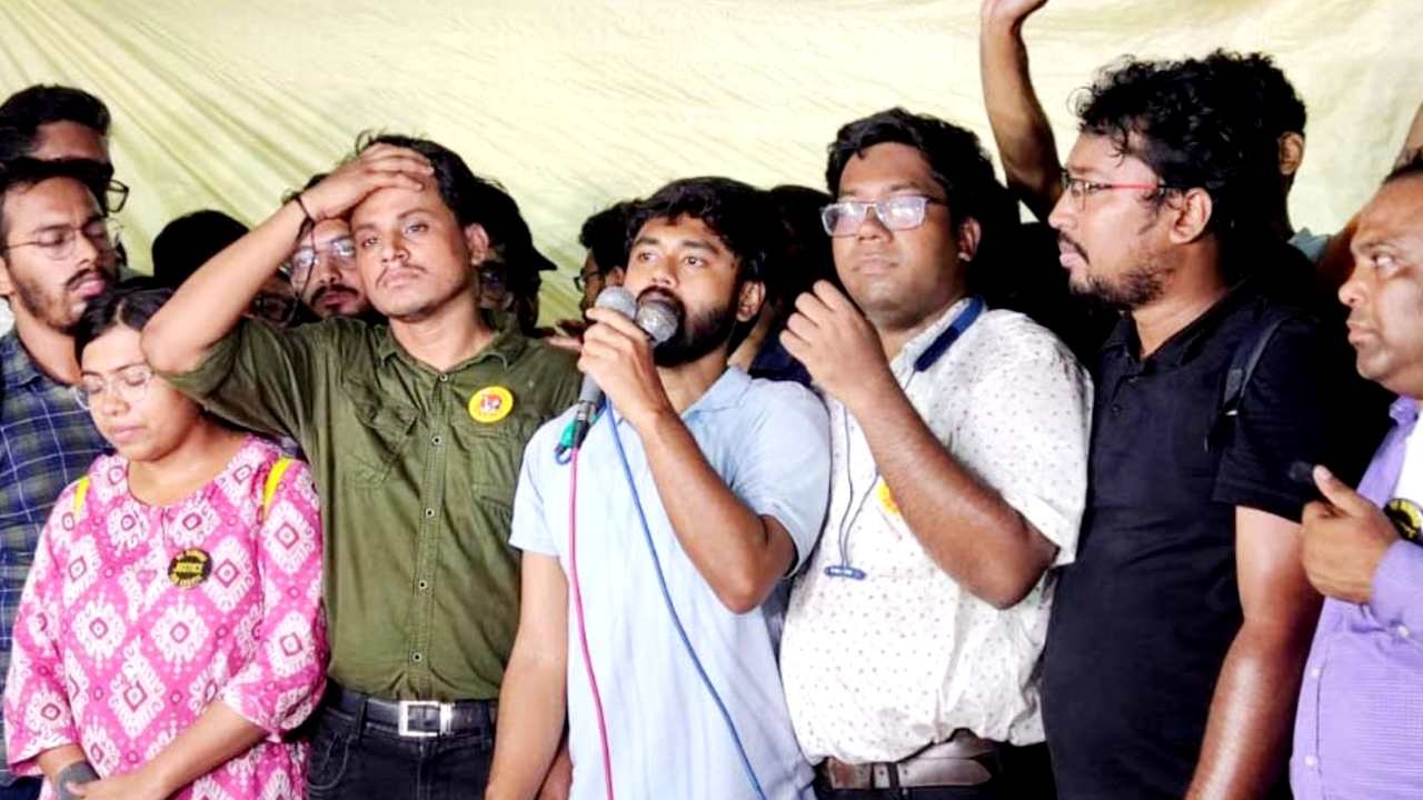 প্রতিবাদের ‘শাস্তি’? দেবাশীষের পর অনিকেত-আসফাকুল্লার বদলি বিতর্ক