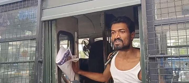 বিকাশভবনে অর্ধনগ্ন চাকরিহারারা! প্রিজন ভ্যানে তুলল পুলিশ
