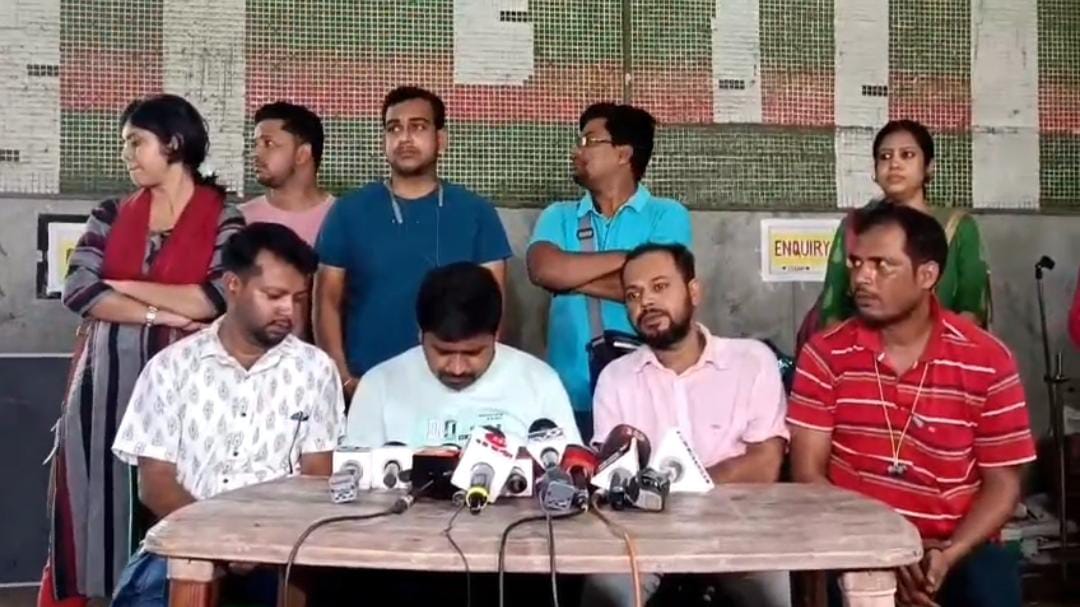 শিক্ষামন্ত্রীকে ডেডলাইন চাকরিহারাদের।