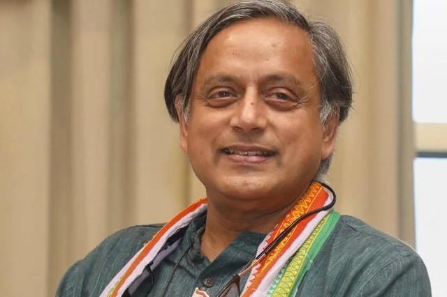 শশীর বক্তব্যে গৃহযুদ্ধ কংগ্রেসে!