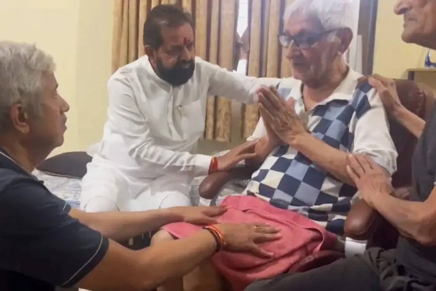 এবার তোমার দেখাশোনা করব বাবা, কথা দিয়েও ফিরলেন না অভিশপ্ত বিমানের পাইলট