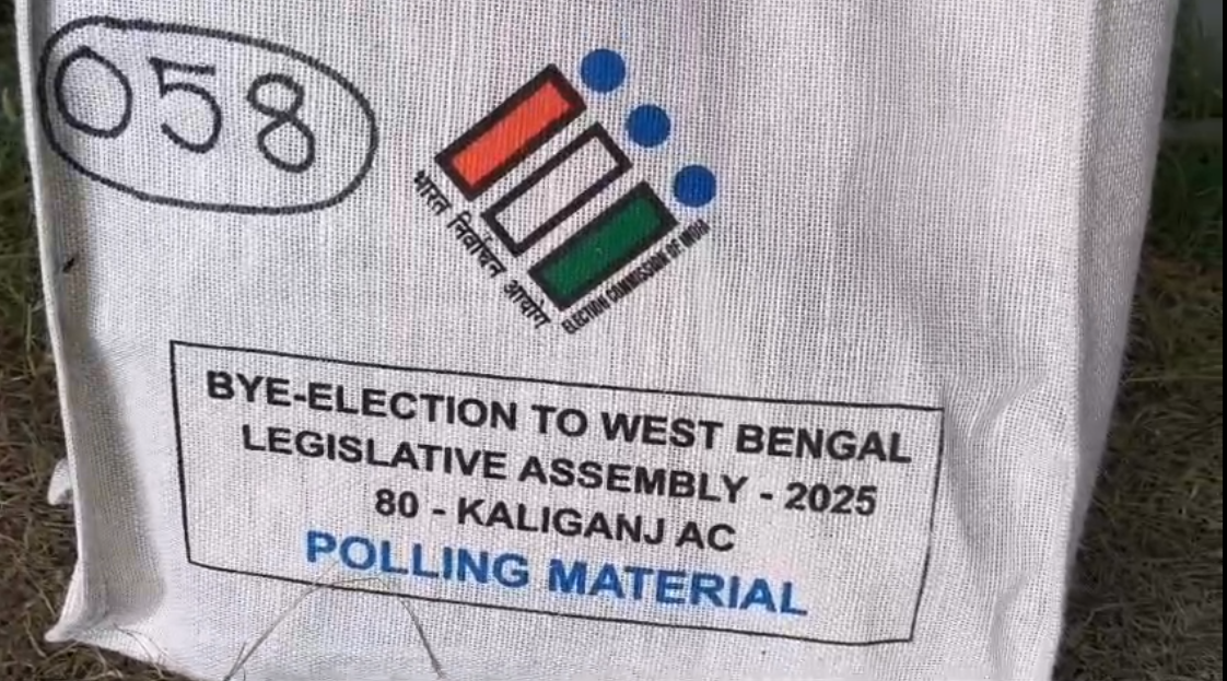 কালীগঞ্জে ভোটের প্রস্তুতি চূড়ান্ত, তিন হেভিওয়েট প্রার্থীর লড়াইয়ে উত্তাপ ছড়াচ্ছে নির্বাচনী হাওয়া