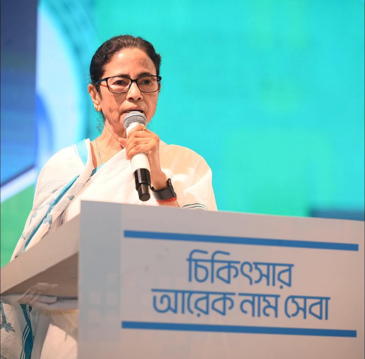 কোভিড নিয়ে আতঙ্কিত হবেন না, প্রস্তুতি বৈঠক সেরে জানালেন মুখ্যমন্ত্রী