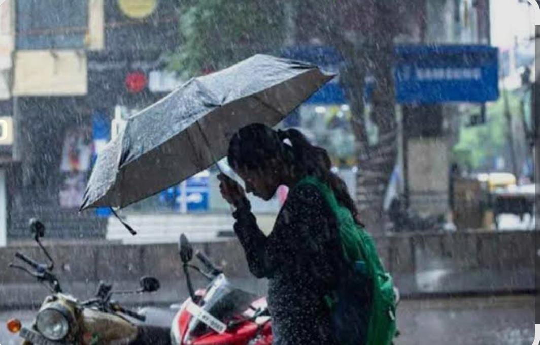 শক্তি বাড়াচ্ছে নিম্নচাপ, ভারী বৃষ্টির পূর্বাভাস দক্ষিণবঙ্গে