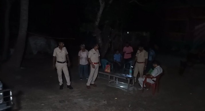 আম’ ঝামেলায় ফের প্রাণ গেল এক ব্যক্তির। এবার কোথায় ঘটলো এই ঘটনা ?