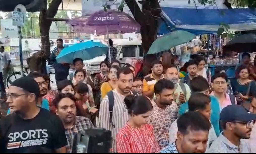 তিন দফায় নথি যাচাই। বিজ্ঞপ্তি নিয়ে ধোঁয়াশায় চাকরি হারারা।