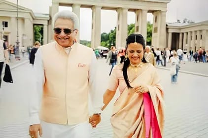 বার্লিনের প্রাসাদে গোপনে বিয়ে মহুয়া-পিনাকীর