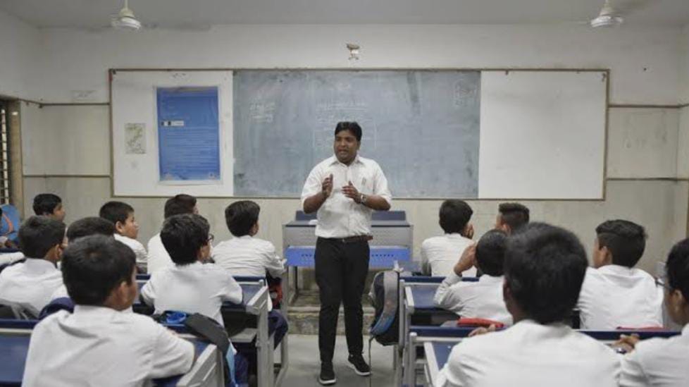 শিক্ষক ঘাটতি মেটাতে ‘ক্লাস্টার মডেল’।