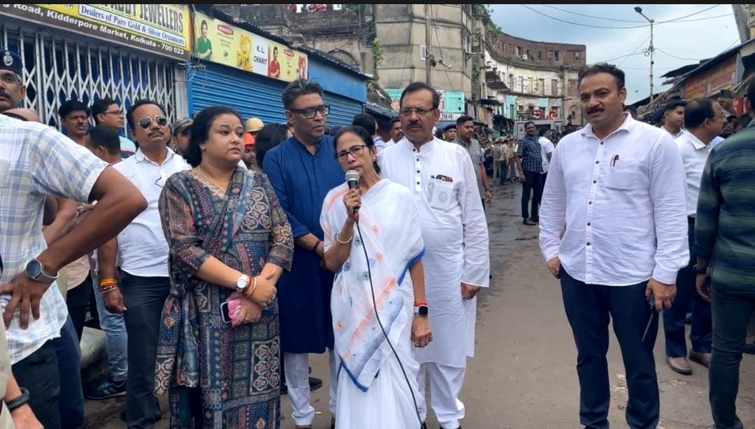 মানবিক মুখ্যমন্ত্রী, খিদিরপুর অগ্নিকাণ্ডে ১ লক্ষ টাকা ক্ষতিপূরণের আশ্বাস