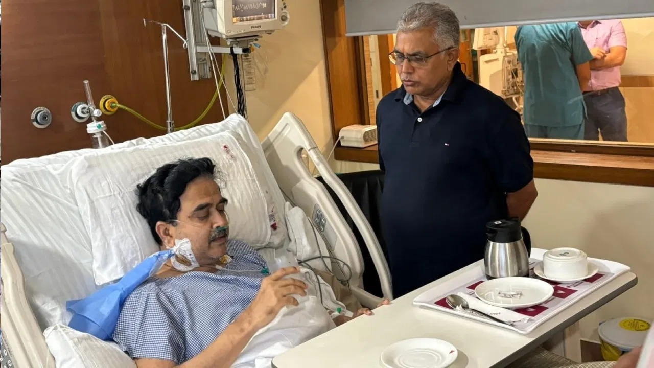 সঙ্কটে অভিজিৎ, প্রবল শ্বাসকষ্টে নন-ইনভেসিভ ভেন্টিলেশনে বিজেপি সাংসদ