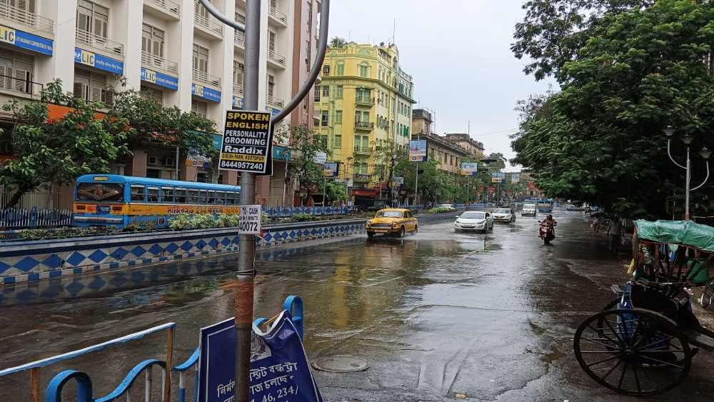 ঘূর্ণাবর্ত-মৌসুমী অক্ষরেখার চোখরাঙানি, বঙ্গে বৃষ্টি বিপর্যয়