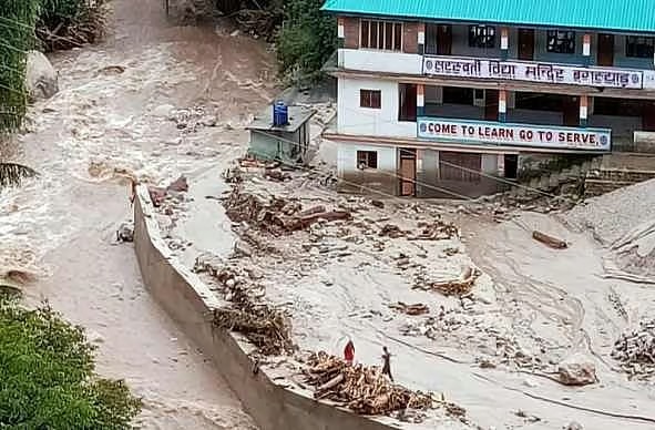 প্রকৃতির রোষানলে হিমাচল, লাগাতার বৃষ্টিতে মৃত ৬৩
