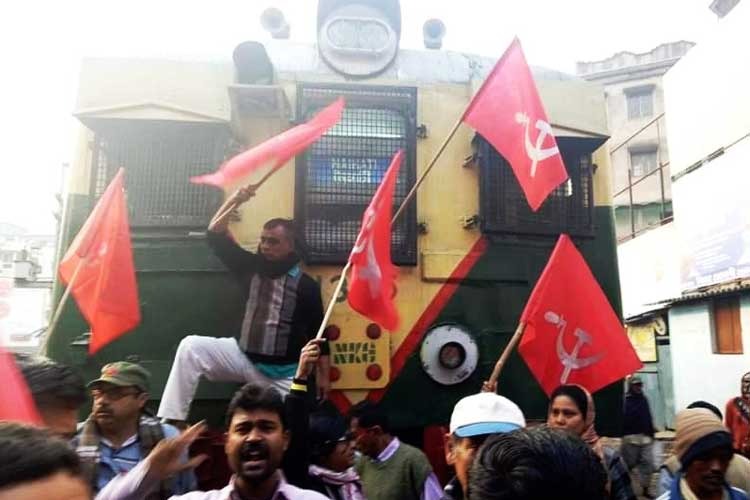 ধর্মঘটের বিক্ষিপ্ত প্রভাব ট্রেনে, মোটের ওপর পরিষেবা স্বাভাবিক