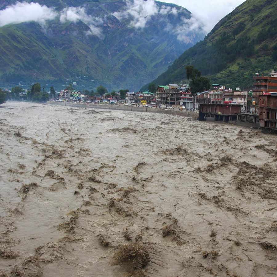 লাগাতার মেঘভাঙা বৃষ্টি হিমাচলে, হড়পা বানে নিখোঁজ বহু