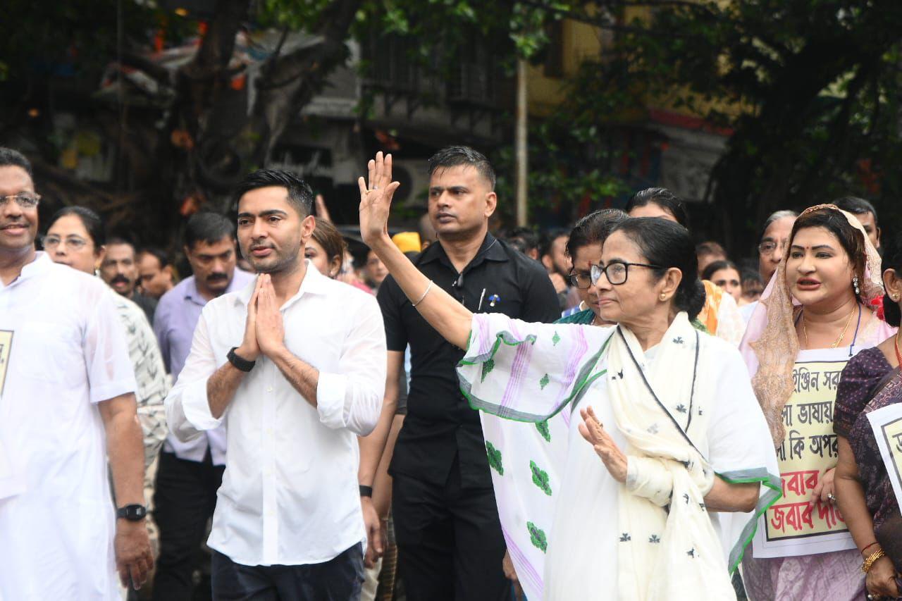 ২৬ শে এরাজ্যে চতুর্থবার সরকার গঠনের পর, দিল্লি দখলের ডাক মমতার